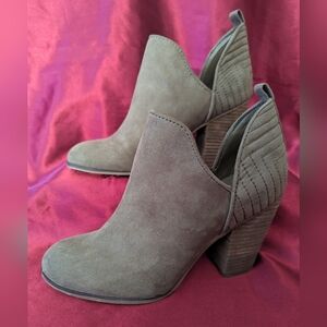 Carlos Santana Rouen Faux Suede Quilted Block Heel Booties Ankle Boots 7.5